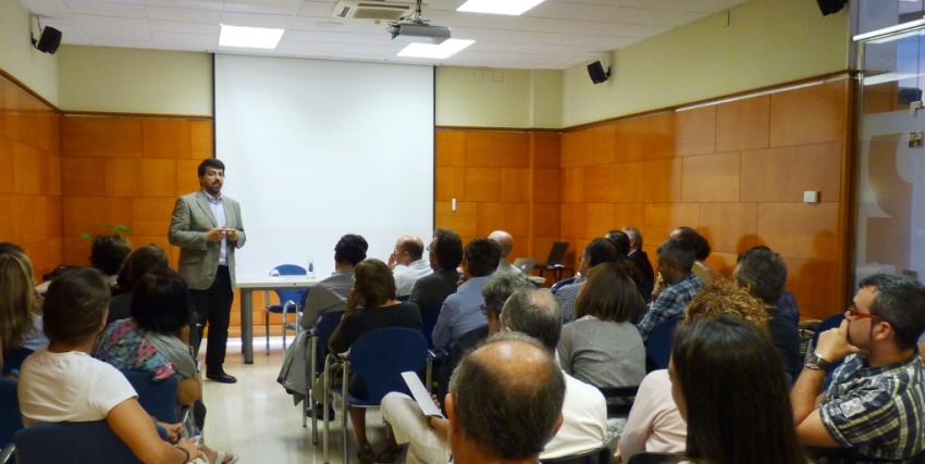 genis-roca-obre-el-taller-de-competencies-digitals-amb-una-sessio-al-csc.jpg