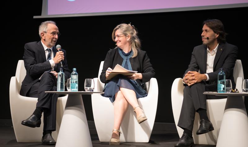 Taula inaugural amb les entitats organitzadores del 2n Congrés de Salut i Món Local