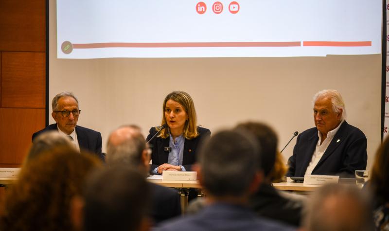 La consellera Martínez Bravo, en la seva intervenció a la Junta General del CSC