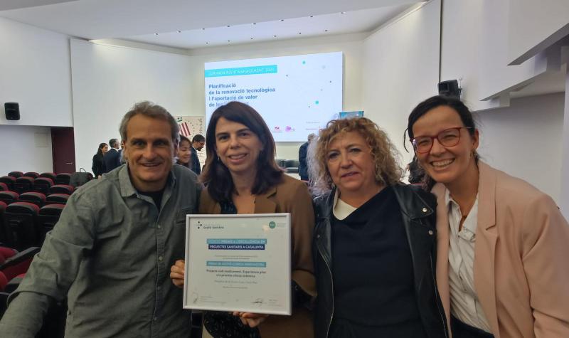 antoni-gilabert-amb-el-premi-a-lexcellencia-en-projectes-sanitaris-a-catalunya-novembre-2023-1700834487.png