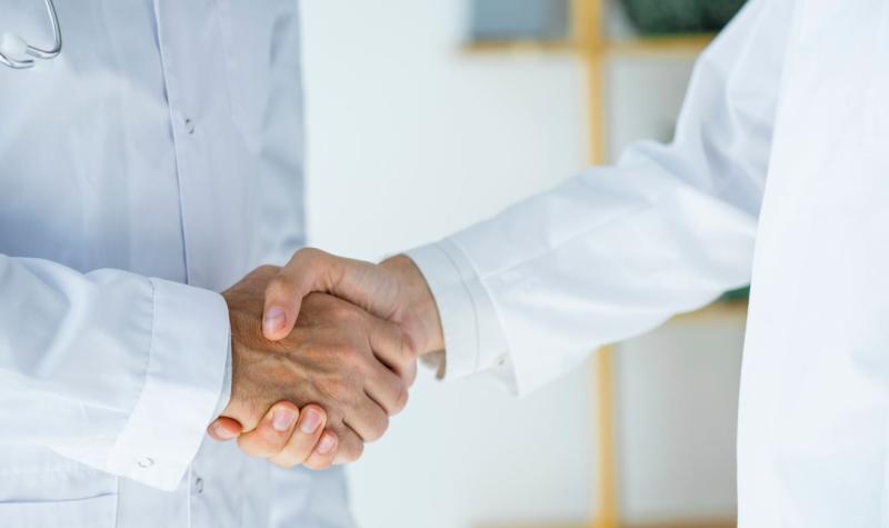 doctors-shaking-hands-1725971096.JPG