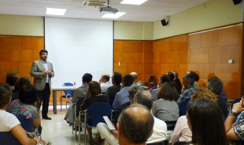 genis-roca-obre-el-taller-de-competencies-digitals-amb-una-sessio-al-csc.jpg