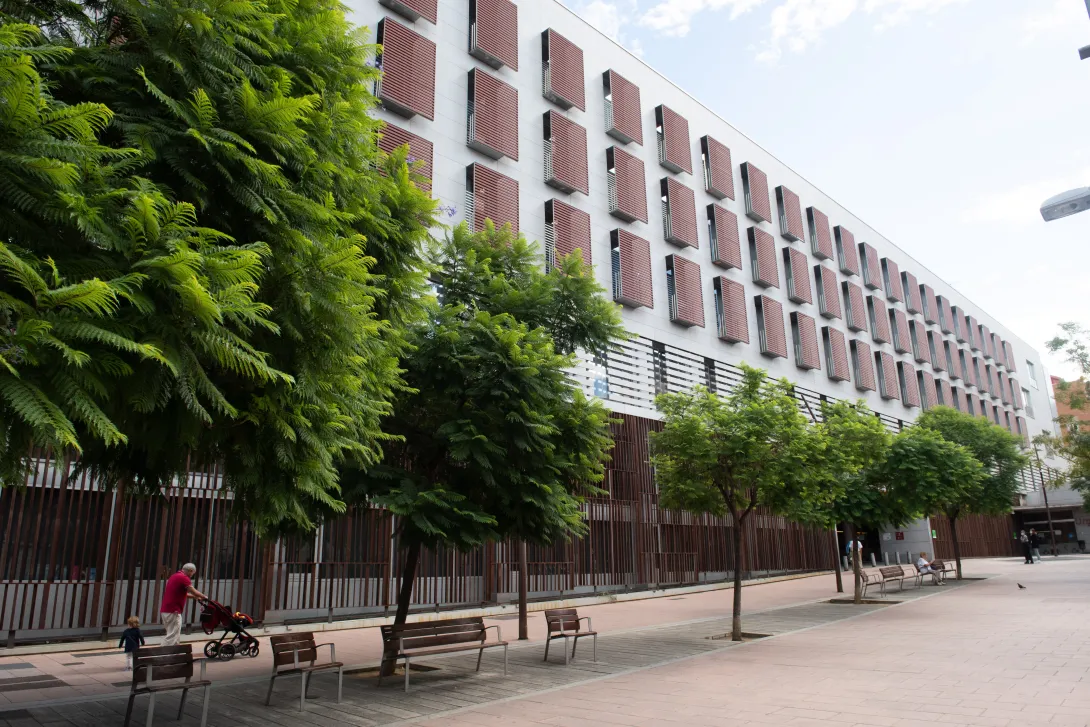 CIS Cotxeres exterior