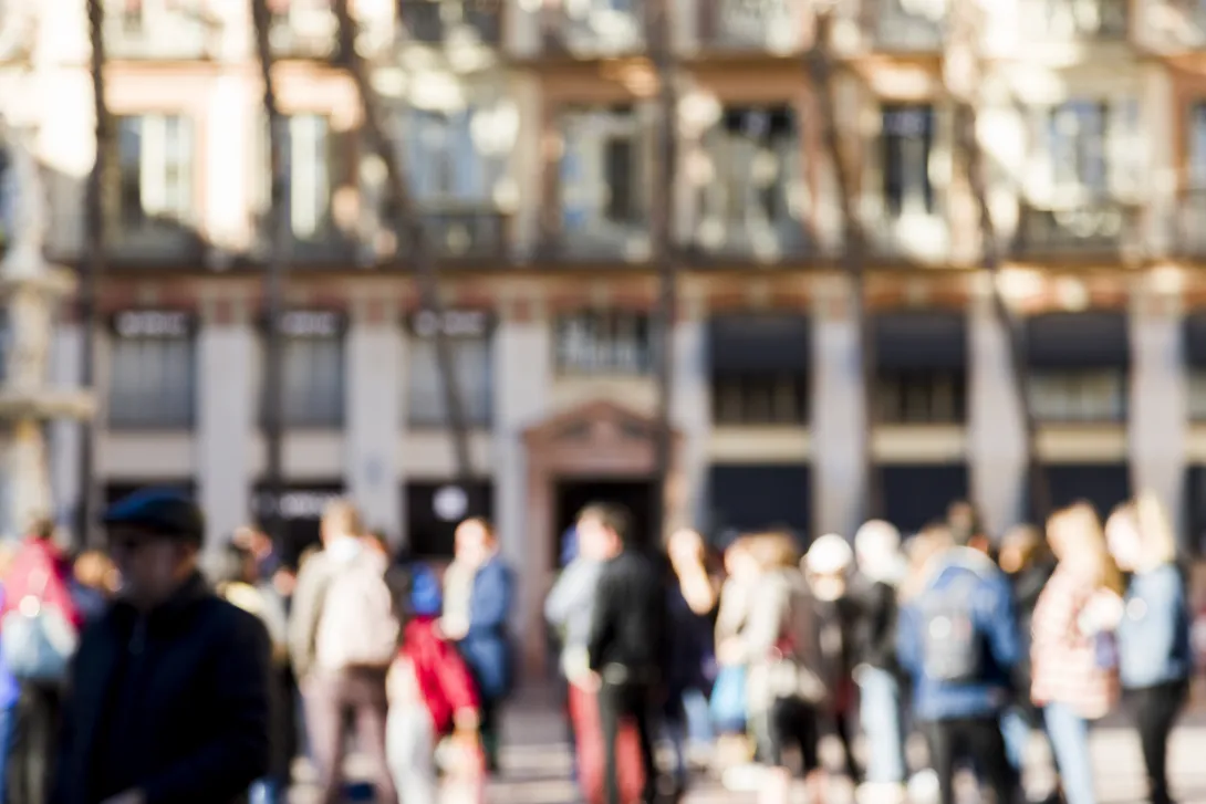 grup de persones a la ciutat